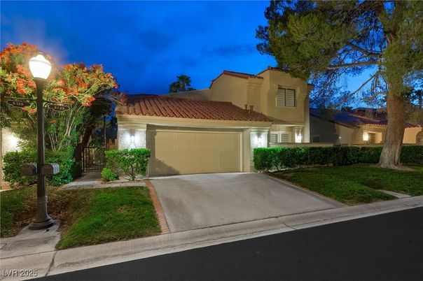Attached, Exterior, Facade, Mediterranean