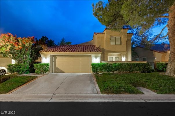 Attached, Exterior, Facade, Mediterranean