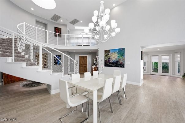 Chandelier, Dining room, Interior, Recessed Lighting, Wood Texture Flooring