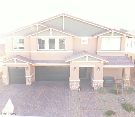 Attached, Exterior, Facade, American Craftsman