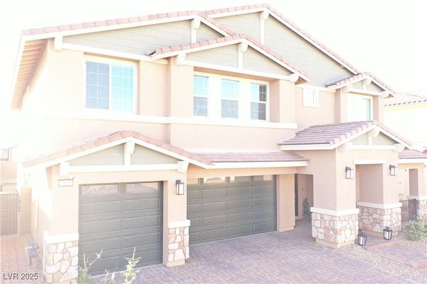 Attached, Exterior, Facade, American Craftsman
