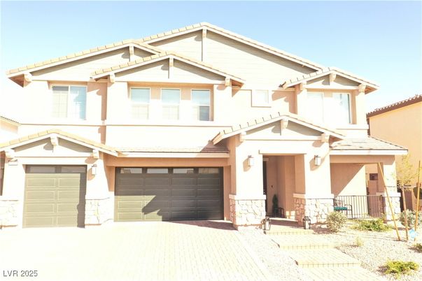 Attached, Exterior, Facade, Mediterranean