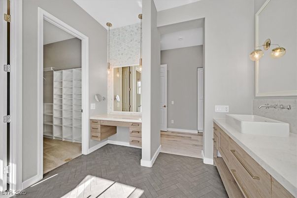 Bathroom, Dual Sink Vanities, Interior
