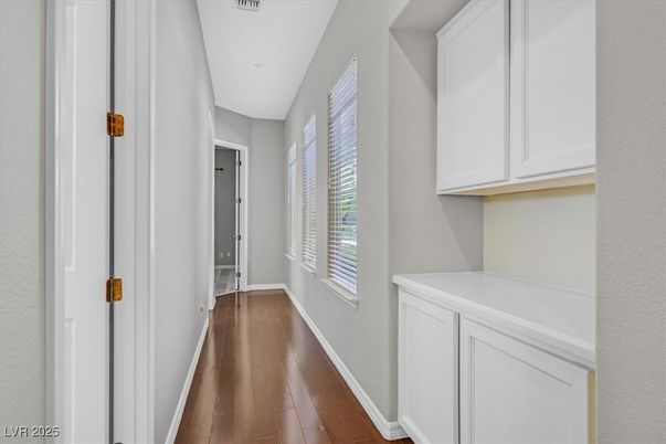 Interior, Washer, Wood Texture Flooring
