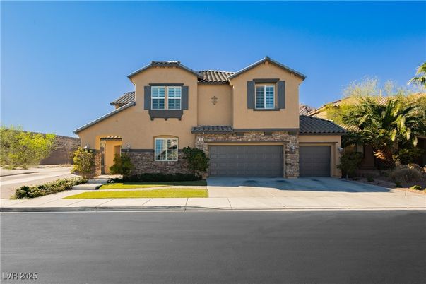 Attached, Exterior, Facade, Mediterranean