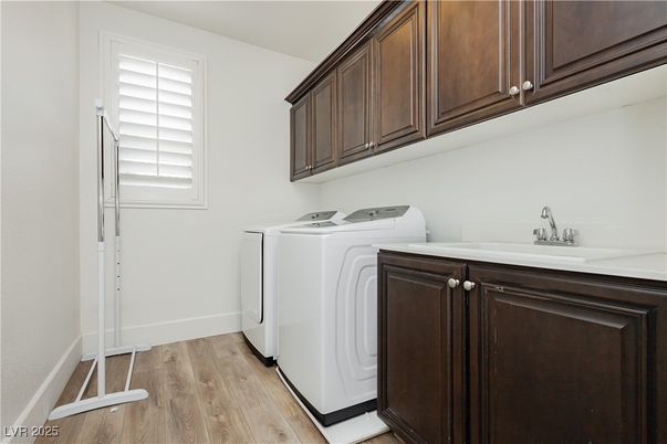 Interior, Washer, Wood Texture Flooring