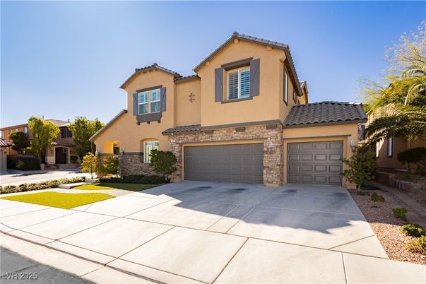 Attached, Exterior, Facade, Mediterranean