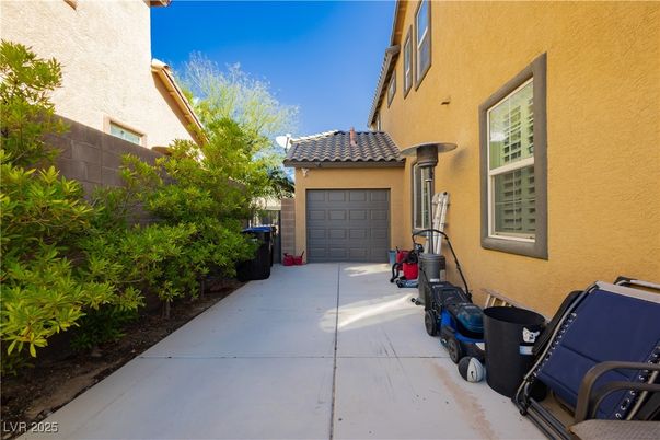 Detached Garage, Exterior