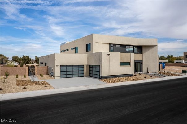 Attached, Exterior, Facade, Modern
