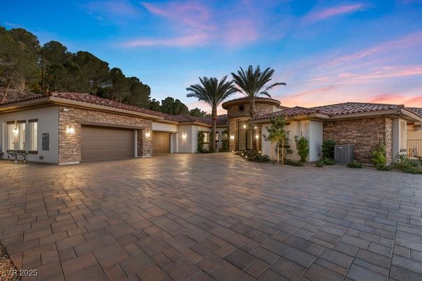 Attached, Exterior, Facade, Mediterranean