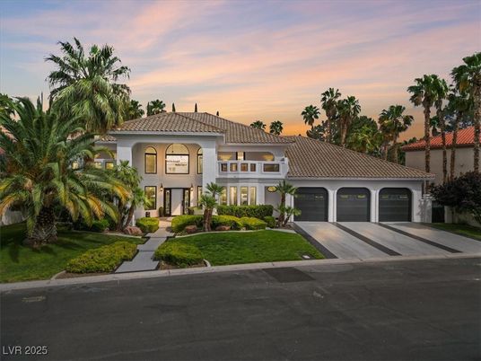 Attached, Exterior, Facade, Mediterranean