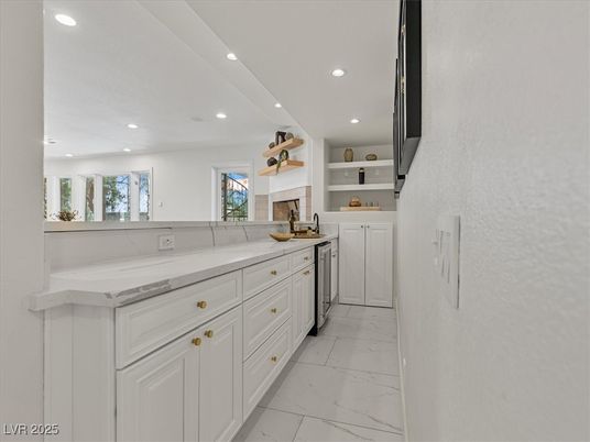 Fireplace, Interior, Kitchen, Marble, Recessed Lighting