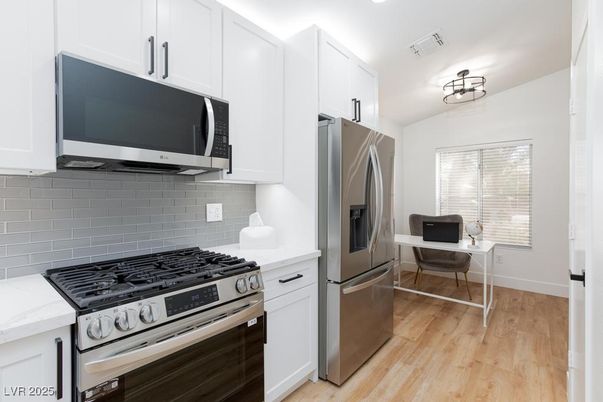 Dining room, Interior, Kitchen, Stainless Steel Appliances, Wood Texture Flooring