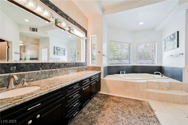 Bathroom, Dual Sink Vanities, Interior, Recessed Lighting