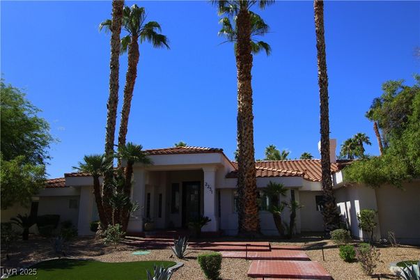 Exterior, Facade, Spanish Mediterranean