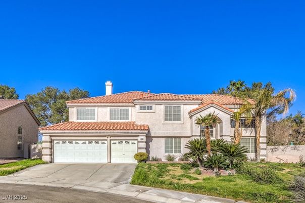Attached, Exterior, Facade, Mediterranean