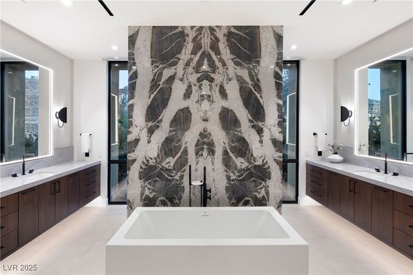 Bathroom, Dual Sink Vanities, Interior, Recessed Lighting