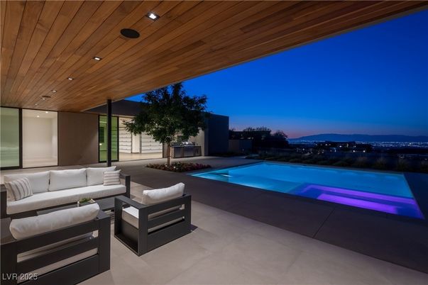 Exterior, Pool, Recessed Lighting