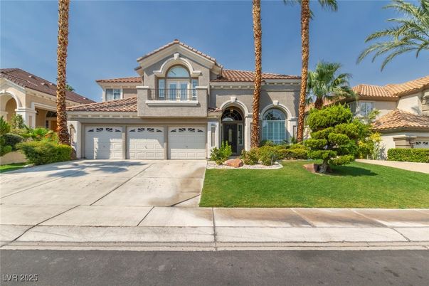 Attached, Exterior, Facade, Mediterranean