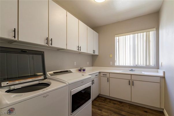 Interior, Washer, Wood Texture Flooring