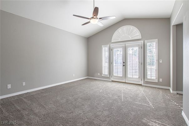Empty room, Interior