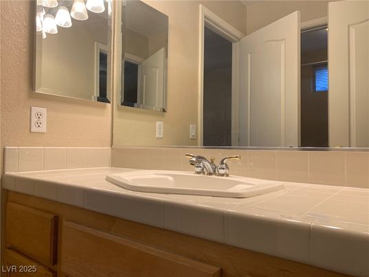 Bathroom, Interior, Tile Countertops