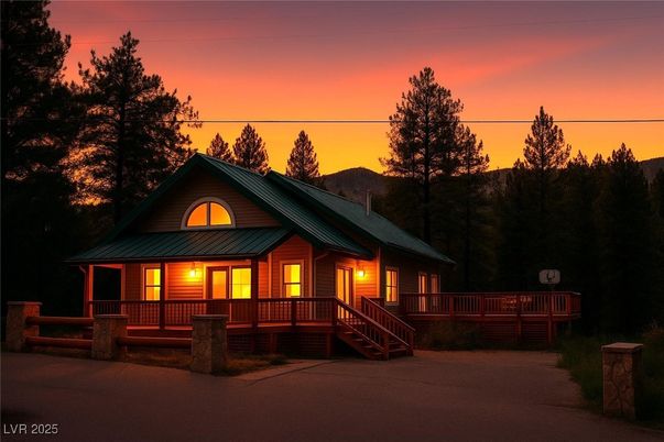 Exterior, Facade, Log Home