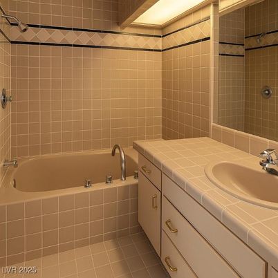 Bathroom, Interior, Tile Countertops