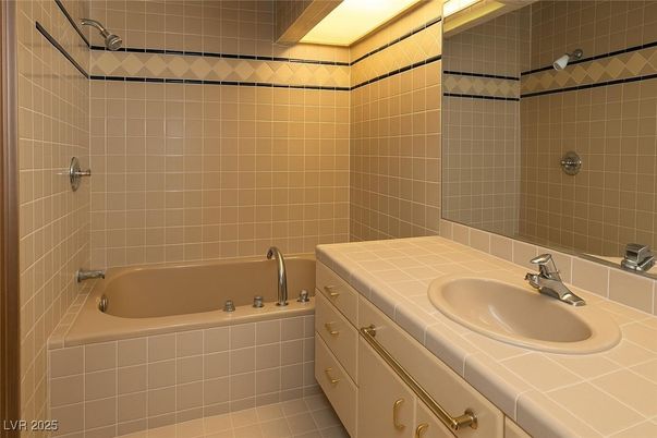 Bathroom, Interior, Tile Countertops