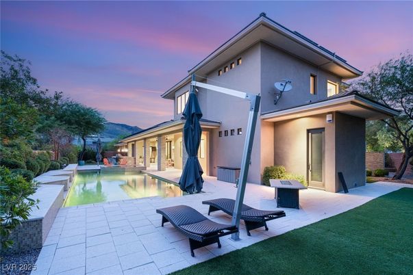Exterior, Playground, Pool
