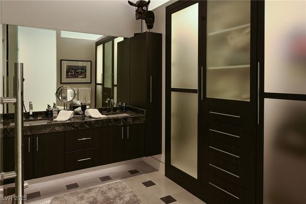 Bathroom, Dual Sink Vanities, Interior