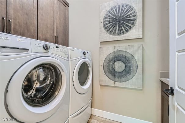 Interior, Washer, Wood Texture Flooring