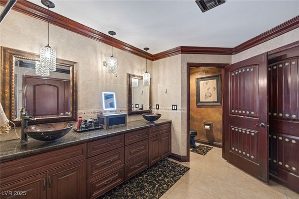 Bathroom, Dual Sink Vanities, Interior, Pendant Lights