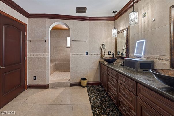 Bathroom, Dual Sink Vanities, Interior, Pendant Lights