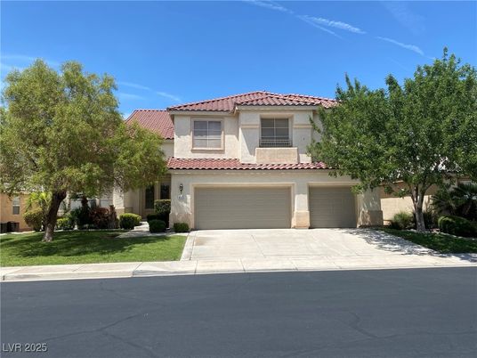 Attached, Exterior, Facade, Mediterranean