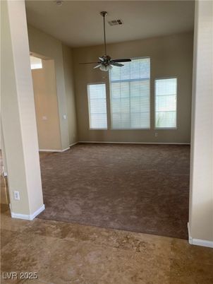 Empty room, Interior