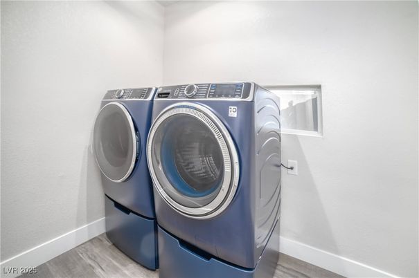 Interior, Washer, Wood Texture Flooring
