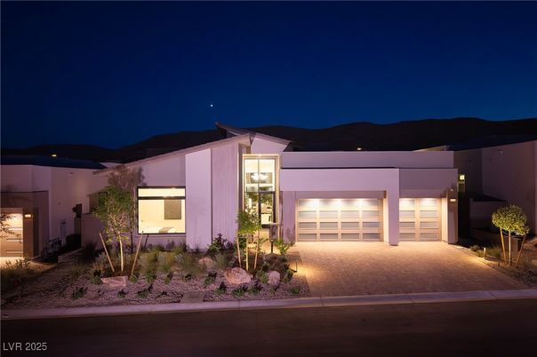 Attached, Exterior, Facade, Modern