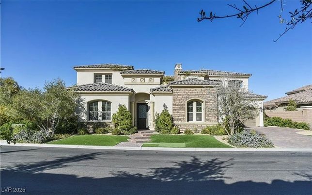 Exterior, Facade, Mediterranean