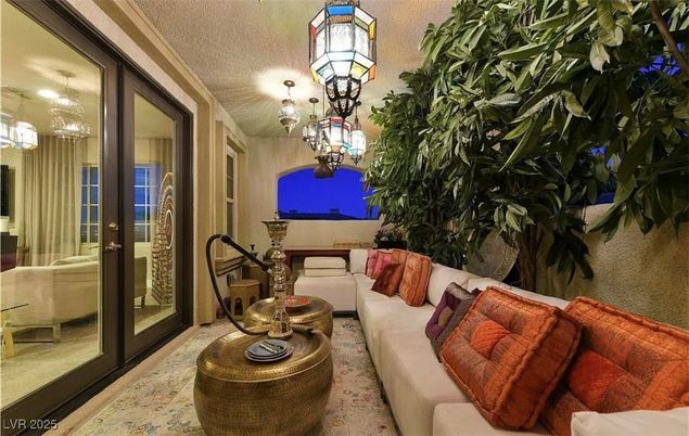 Chandelier, Interior, Living room