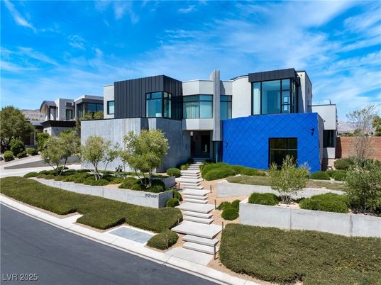 Exterior, Facade, Modern