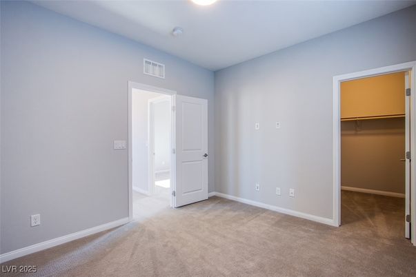 Empty room, Interior