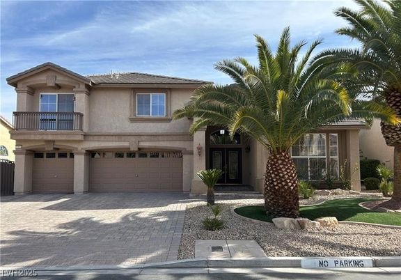 Attached, Exterior, Facade, Mediterranean