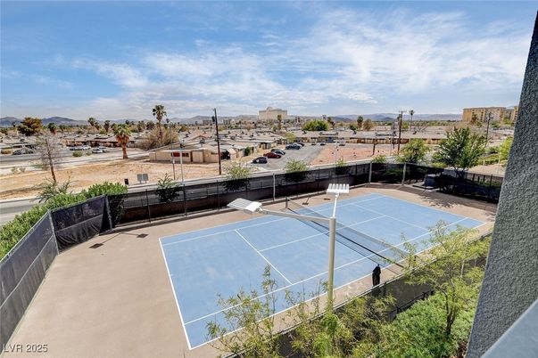 Exterior, Tennis Courts