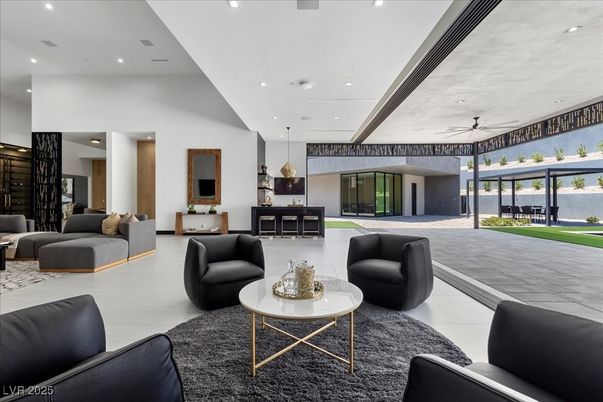 Interior, Living room, Pendant Lights, Recessed Lighting