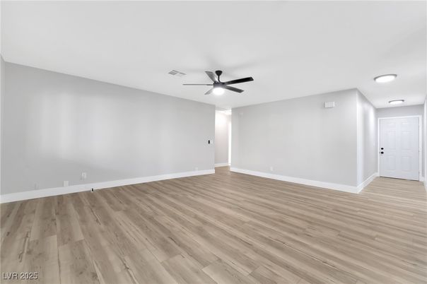Empty room, Interior
