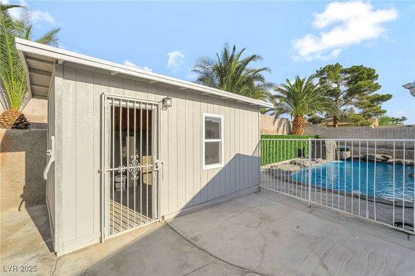 Exterior, Pool