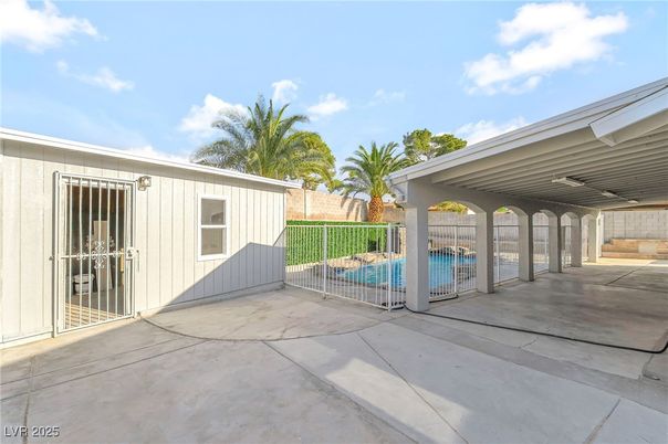Exterior, Pool