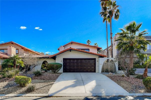 Attached, Exterior, Facade, Spanish Mediterranean