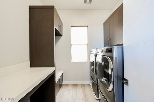 Interior, Washer, Wood Texture Flooring